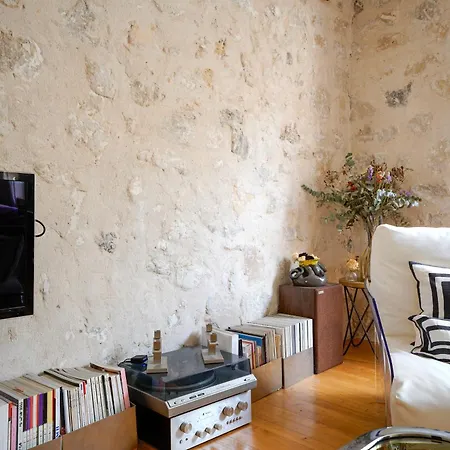 Chic With Private Terrace Apartment