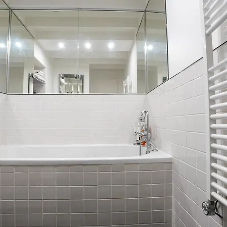 Chic With Private Terrace Lejlighed *