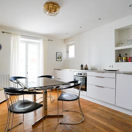 Chic With Private Terrace Parijs